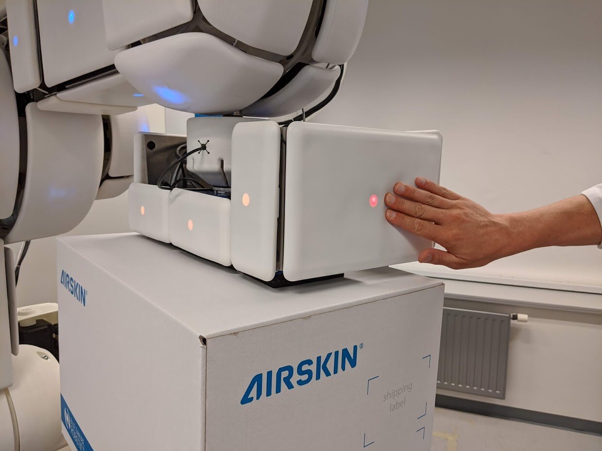 KUKA Cybertech Palletizing 2020 2 leds